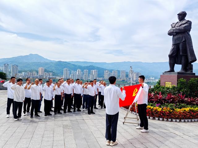 退伍军人主题教育活动强化“红色精神”图一.jpg