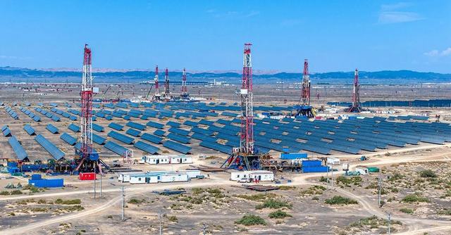 1758012767342179.jpg 新疆油田公司百口泉采油厂“压舱石”工程现场。本报记者 卢杰铭 摄.jpg