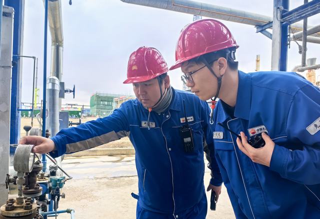 现场确认大检修技改项目。丁恬甜 摄.jpg