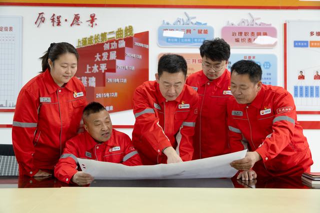 当好青年人才成长领路人.jpg
