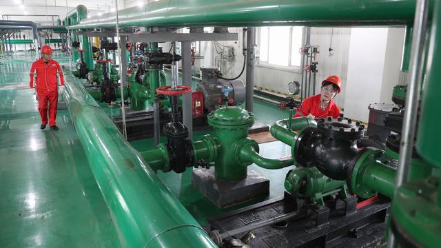 大庆油田采油六厂全员参与除隐患保安全.jpg
