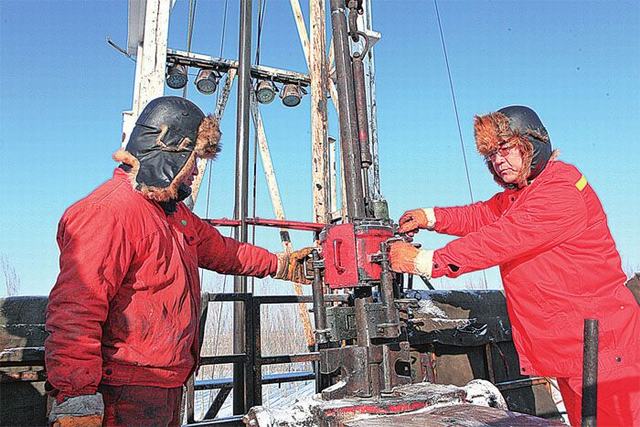 大庆油田试油试采.jpg