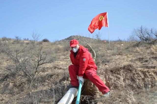 长庆油田采油一厂“双战双赢”践初心.jpg