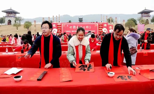 石油人参加“书香永川  墨香万家”活动图二.jpg