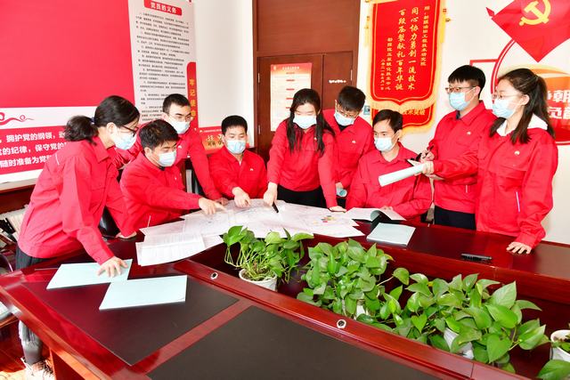 （投中国石油摄影报）工程技术研究院积极践行双碳战略 设计2022年首口二氧化碳前置压裂井顺利开工.JPG