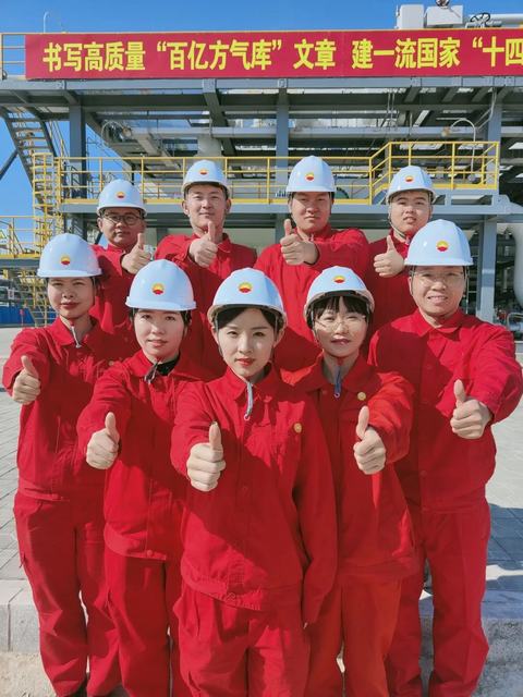 辽河油田储气库公司直属团支部集体合影 张恩泽 摄.jpg