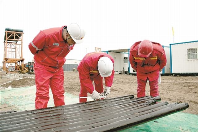 塔里木油田博孜1301井245兆帕超高压射孔技术试验现场。 张伟 摄.jpg