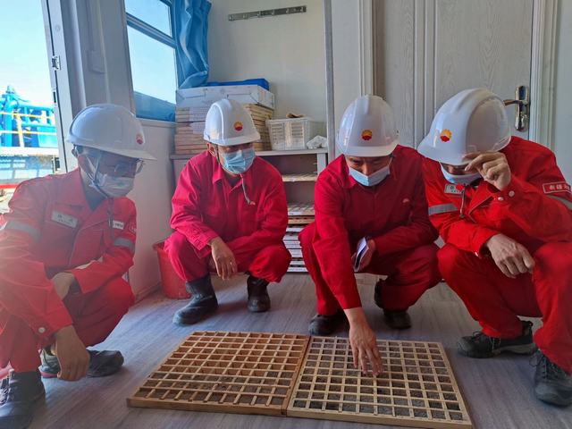 陆梁油田作业区石南21井区头屯河组油藏重点侧钻水平井顺利完井.JPG