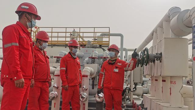 南疆项目党员努力工作1.jpg