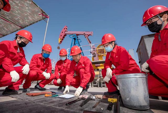 准东采油厂其实做好转岗员工培训促上产.jpg
