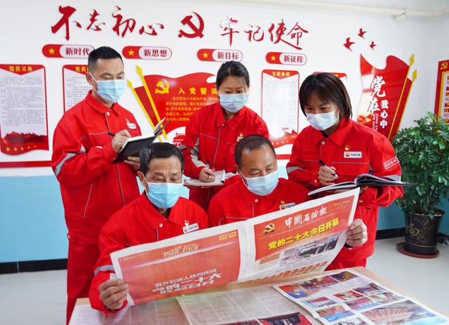 图为党支部书记辅导员工学报告写心得.JPG