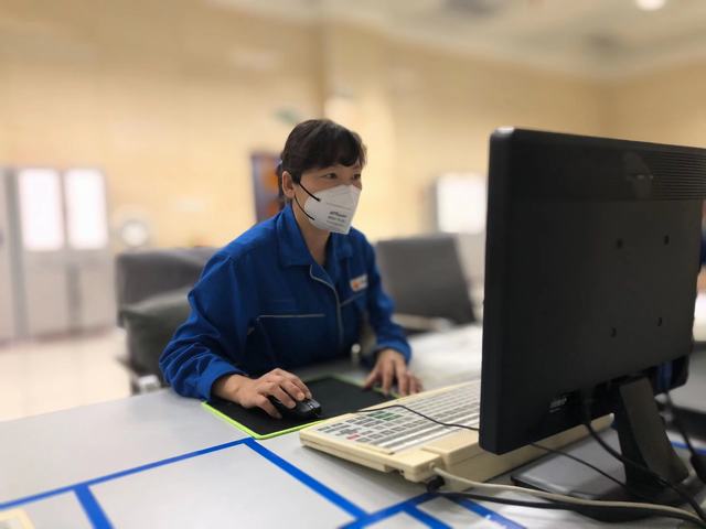 岗位坚守的张凤.jpg