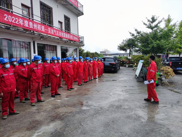 绿色勘探过林区.jpg