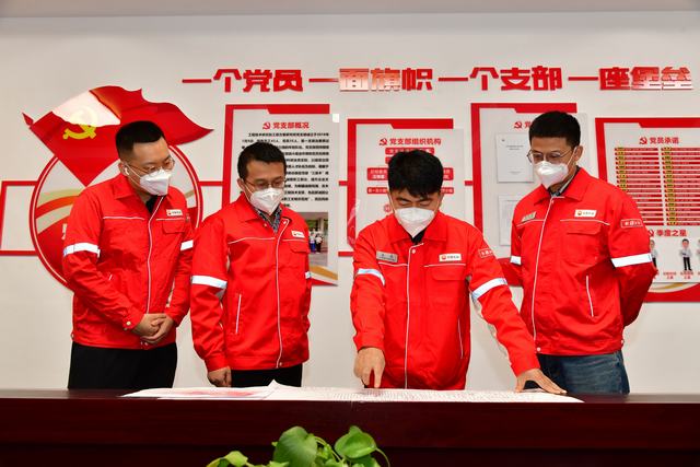 (投中国石油摄影报)吉木萨尔页岩油三、四类甜点区单井提产效果初显.JPG