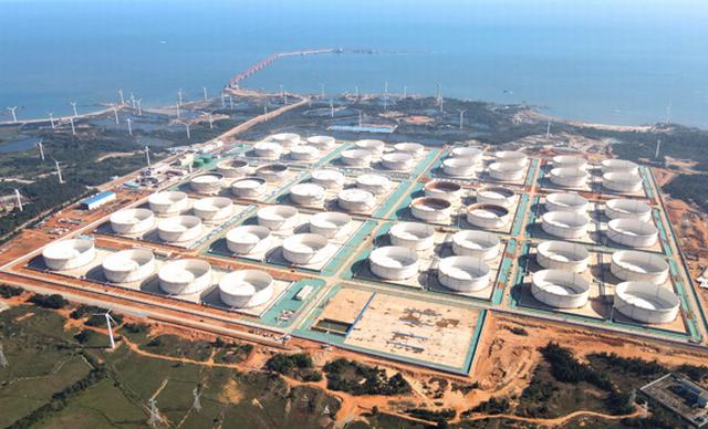 商储库建设现场。王侨鑫 高云龙 郑志康 摄影报道.jpg
