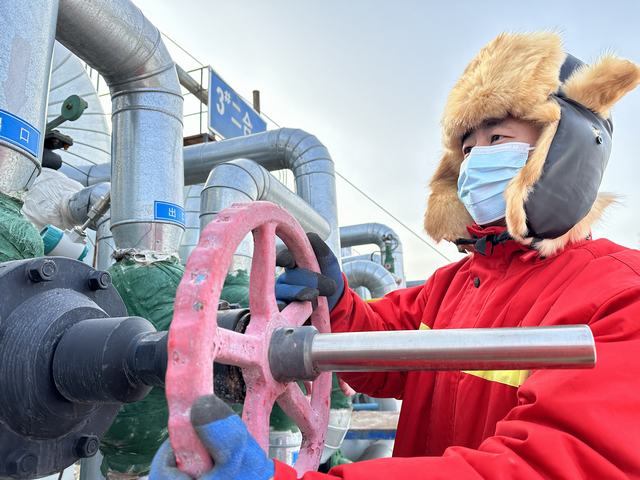 大庆油田采油四厂第六作业区春节期间油气生产安全平稳 (2).jpg