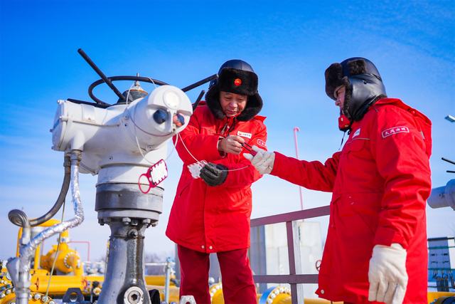 1676257030772065.jpg 为停用管线安装安全“锁”.jpg