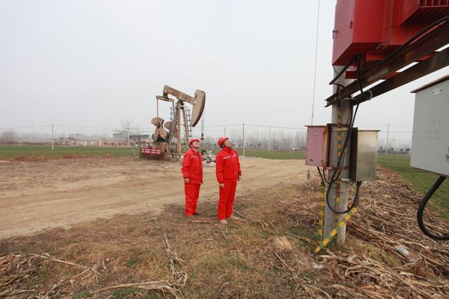 图四、供电系统员工做好道路旁、河道边等特殊地段线路的巡检工作，防止因外力破坏对电力线路安全运行的影响。.JPG