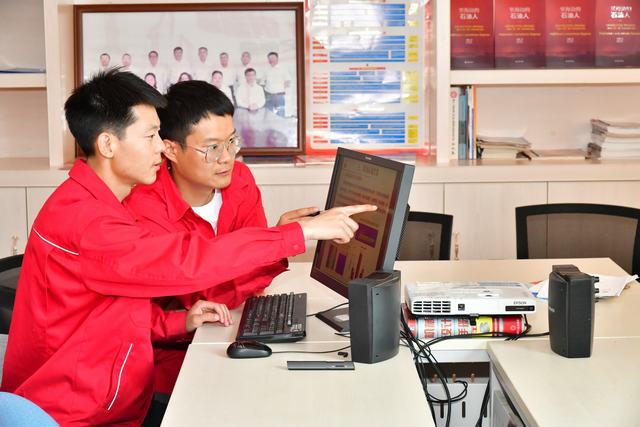 (投中国石油摄影报)新疆油田工程技术研究院（监理公司）自主固井趾端阀在五区南首次试验成功.JPG
