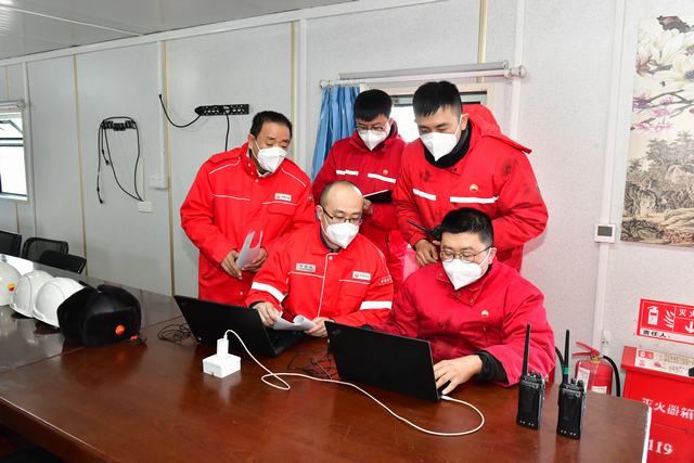 （投中国石油摄影报）重大突破 国内首口水平井膨胀管千米重构作业在玛湖MaHW6274井顺利完工.JPG