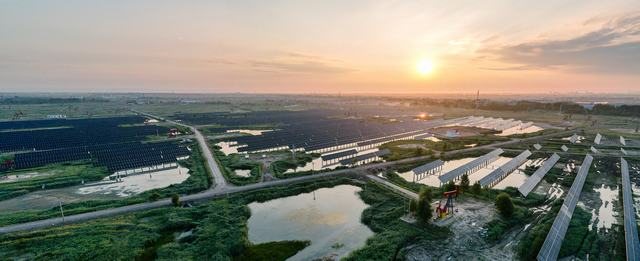 大庆油田星火水面光伏现场（韩京 摄） (2).jpg