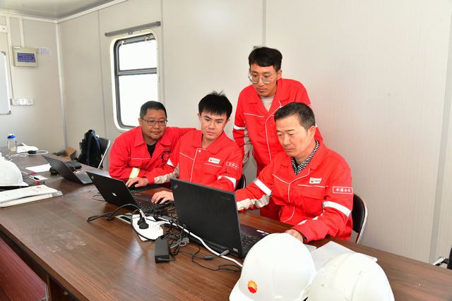 1688958790639962.jpg (投中国石油摄影报)新疆油田工程技术研究院(监理公司)完善人才梯队建设 为企业高质量发展赋能.JPG