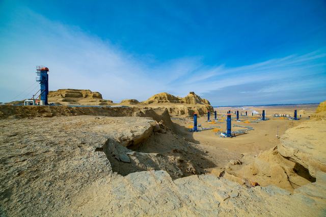 1691977106250473.jpeg 7月底,风城油田作业区稠油日产突破5900吨,创近九年新高。.jpeg