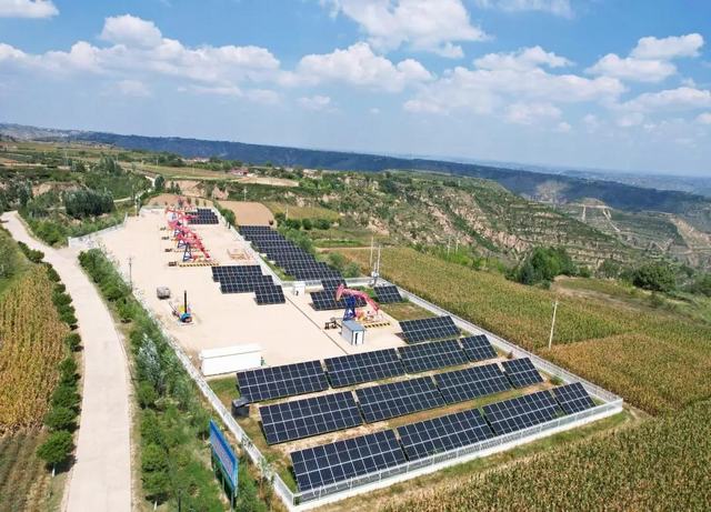 1692589174788217.jpg 页岩油开发分公司建成光伏发电示范平台 尹洁 摄.jpg