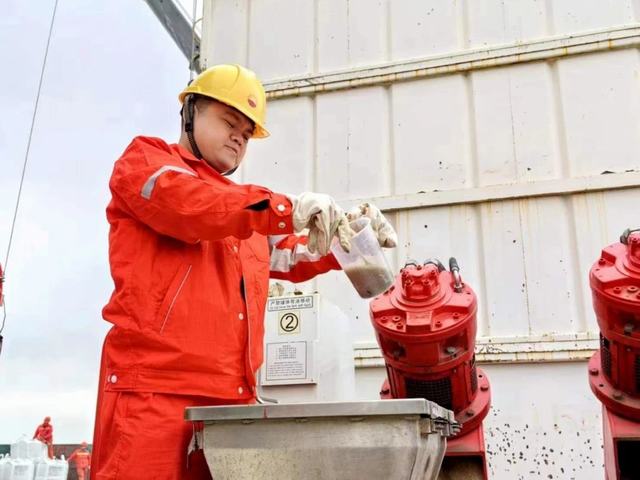 吐哈油田在线变黏压裂液.jpg