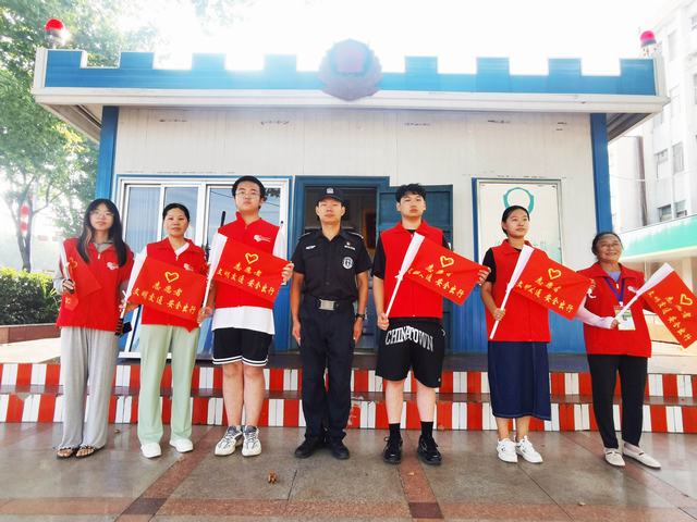 河南油田“志愿者雷锋服务站”迎来大学生参观交流.jpg