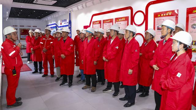 20230825中石油党支部书记培训班来准东李晓华站党建阵地参观交流1-岳琴.jpg