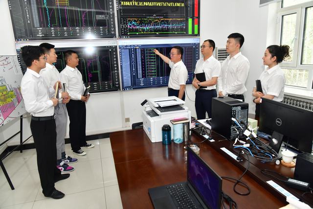 1694399669222675.jpg (投中国石油摄影报)新疆油田吉木萨尔页岩油首口日费制水平井顺利高效完井.JPG