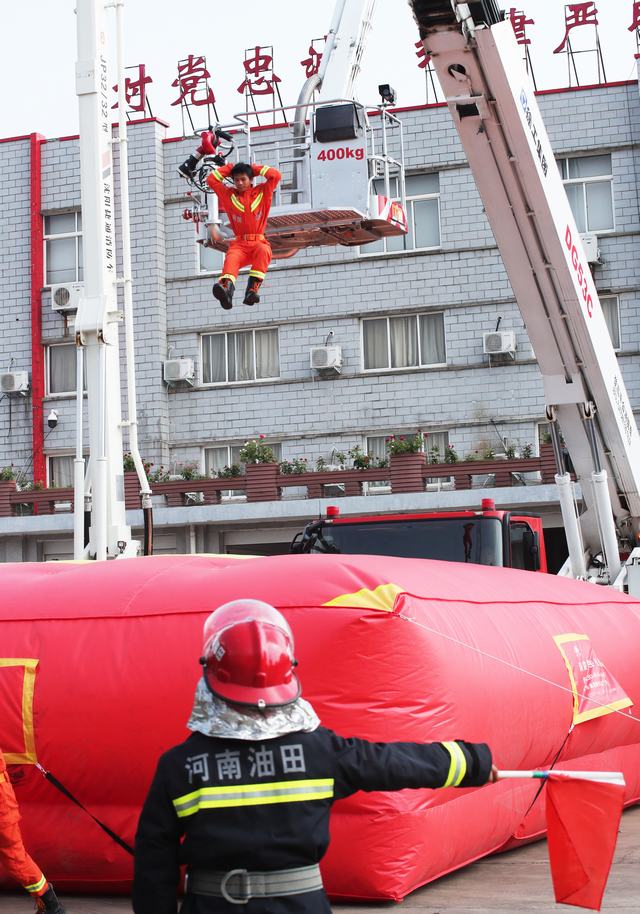 河南油田强化练兵提技能.JPG