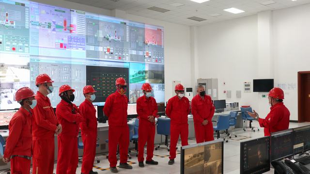 20231017对当地雇员进行培训和安全提示.JPG