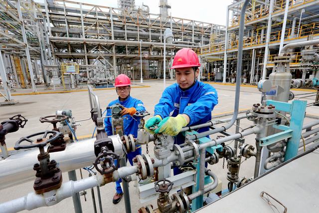 抚顺石化催化剂国产化攻关再获突破.jpg