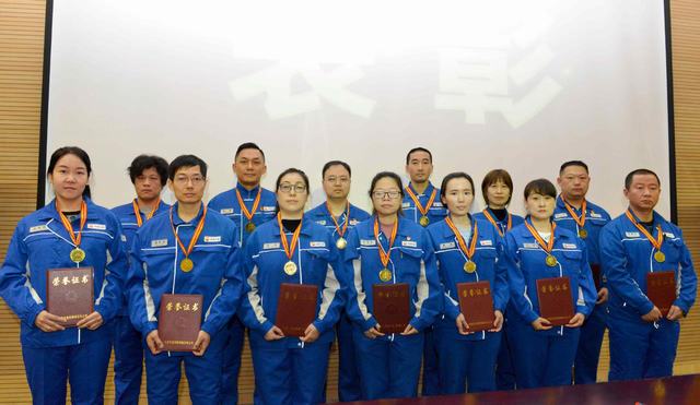 公司第十四届职业技术技能竞赛金奖选手（杨玲 摄）_爱奇艺.jpg