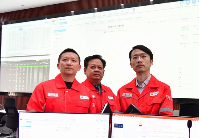 （投中国石油摄影报）人工智能算法与现场数据实现无缝衔接 新疆油田智能压裂项目取得重大进展.JPG
