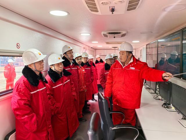 1713771227871300.jpg 大庆党委调研.jpg