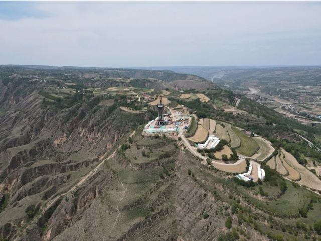 首个页岩油水力压裂试验场正式建成2.jpg