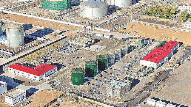 新疆油田二中区克下组项目施工现场。图片由通讯员陈玲提供.jpg