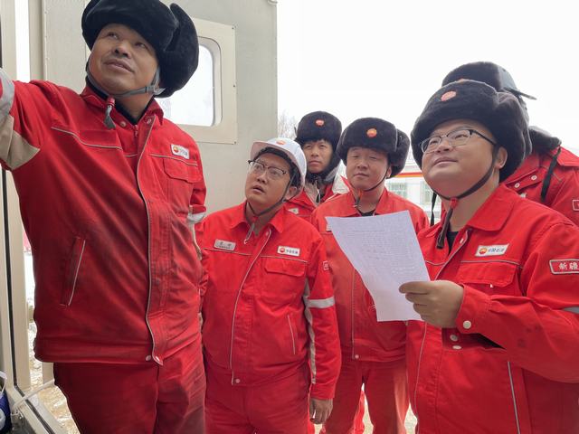 破难题凝匠心 全力以赴创压缩宏图——陆梁油田作业区首台电驱压缩机完成投产运行工作 (1).JPG