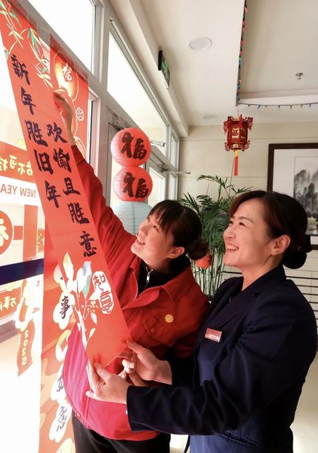 塔里木迪那采油气管理区.jpg