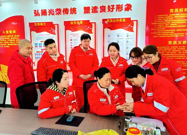 医企联动送关怀进班组.jpg