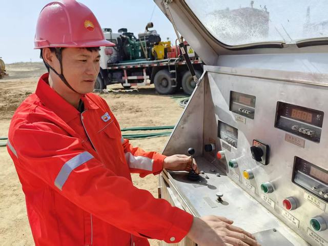 1744598548743204.jpg 新疆油田应急抢险救援中心唱响春季劳动竞赛“奋进曲”.jpg