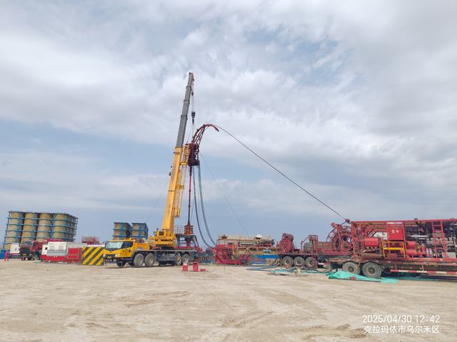 1747638845236752.jpg 新疆油田应急抢险救援中心连续油管助力油田顺利完成缝间驱采试验1.jpg