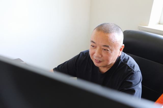 1752460127450192.jpg 张春阳工作照。( 苏玲拍摄) (2).JPG