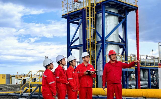 2025.08.26（投中国石油摄影报）采油工艺研究院（监理公司）天山脚下破“堵”解“耗”护航百亿方气田高效开发.JPG