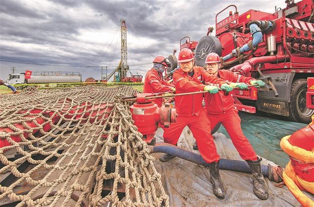 鏖战呼伦贝尔 唱响找油牧歌.jpg