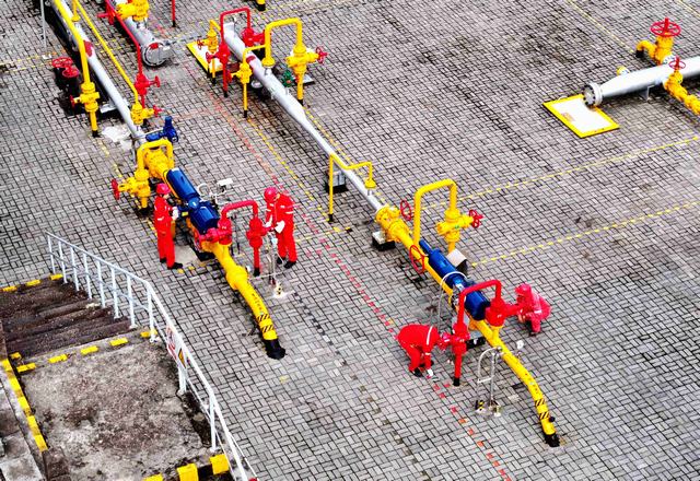 1762154871949587.jpg 深秋护航三峡库区能源“生命线”促安全运行图一.jpg