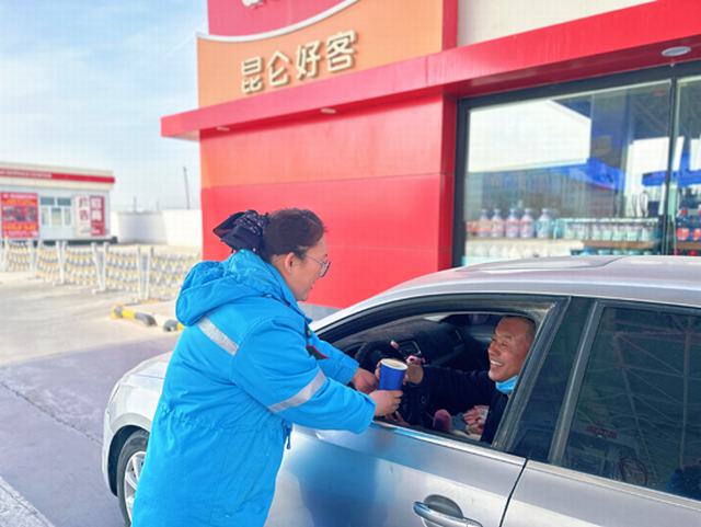 送温馨 驱严寒.jpg